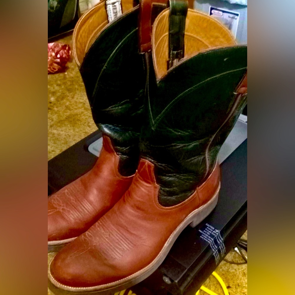 Mercedes NWOT Boots